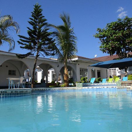 Blue Lagoon Lodge Blantyre Exterior foto